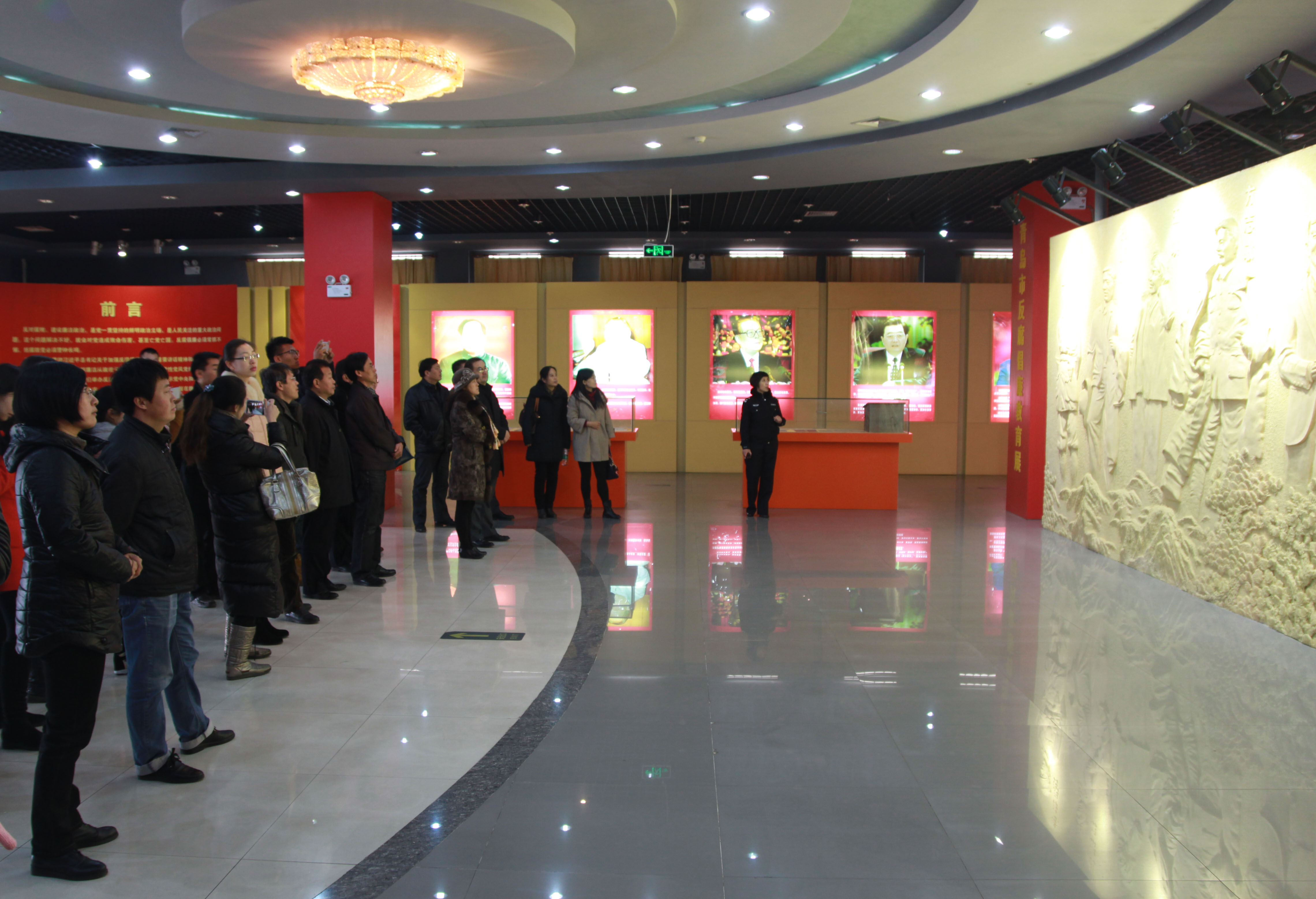 正妹av
师生参观青岛市反腐倡廉教育基地.jpg